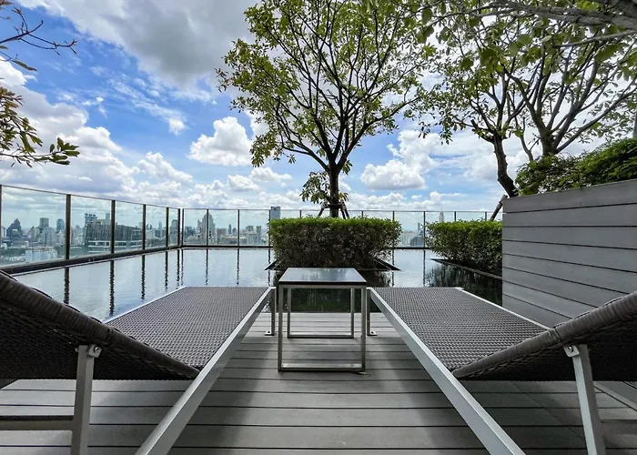 Near Bts L Large 50 Sqm L Luxury Facilities L Rooftop Pool