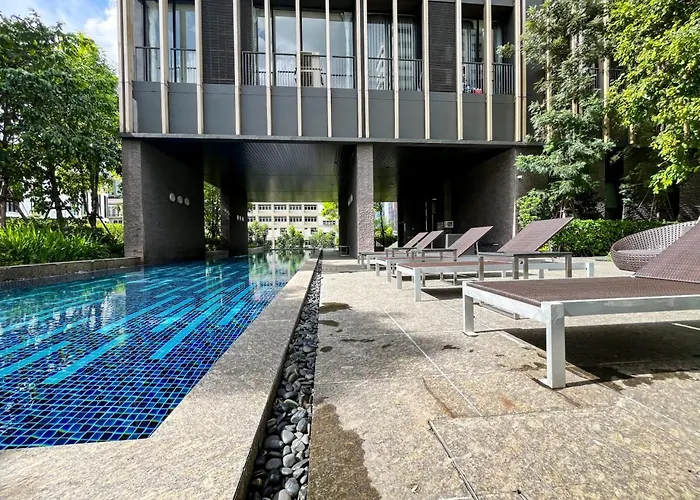Near Bts L Large 50 Sqm L Luxury Facilities L Rooftop Pool *