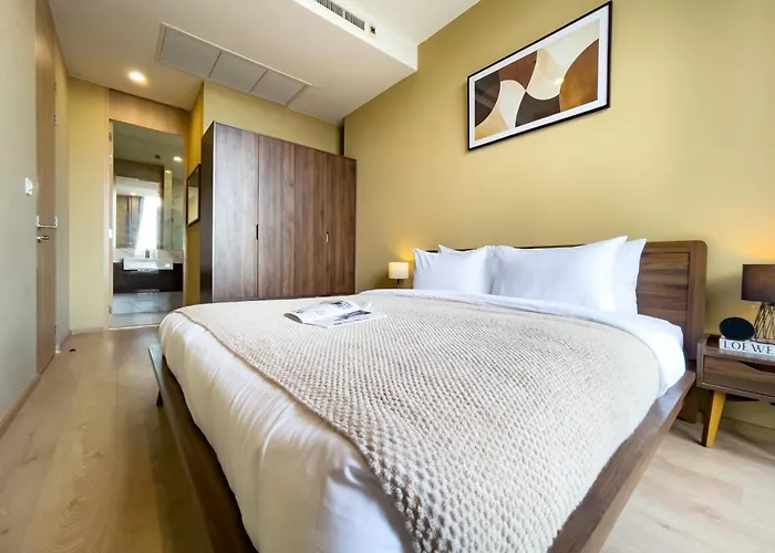 Near Bts L Large 50 Sqm L Luxury Facilities L Rooftop Pool *