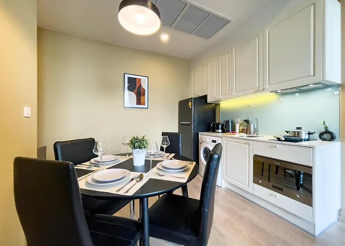 Near Bts L Large 50 Sqm L Luxury Facilities L Rooftop Pool Bangkok