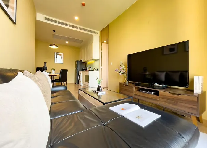 Near Bts L Large 50 Sqm L Luxury Facilities L Rooftop Pool