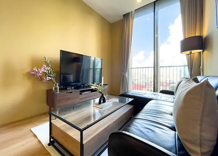 Near Bts L Large 50 Sqm L Luxury Facilities L Rooftop Pool *