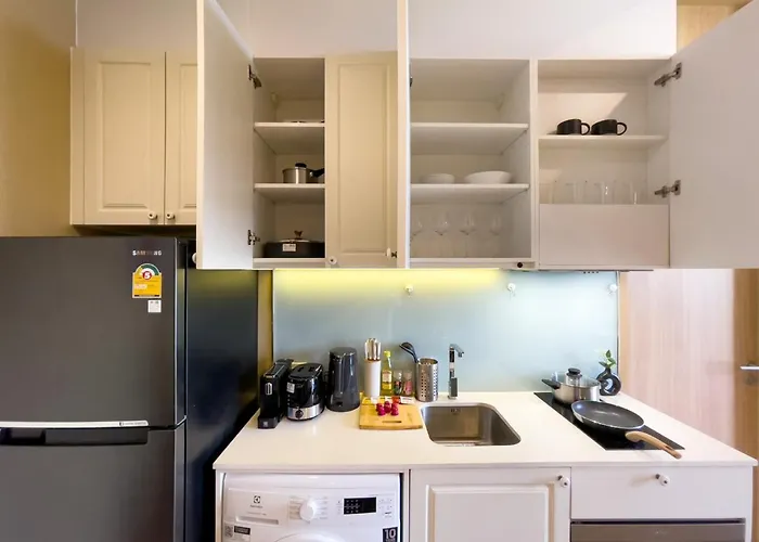 Near Bts L Large 50 Sqm L Luxury Facilities L Rooftop Pool * Bangkok