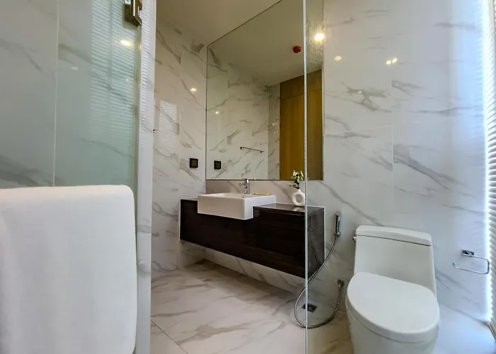 Near Bts L Large 50 Sqm L Luxury Facilities L Rooftop Pool * Bangkok