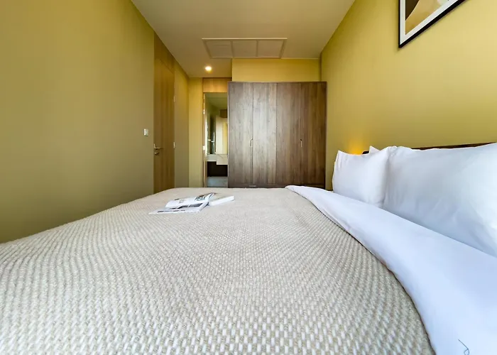 Near Bts L Large 50 Sqm L Luxury Facilities L Rooftop Pool Bangkok