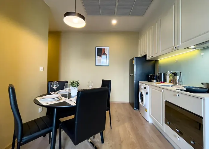 Vakantiehuis Near Bts L Large 50 Sqm L Luxury Facilities L Rooftop Pool Bangkok