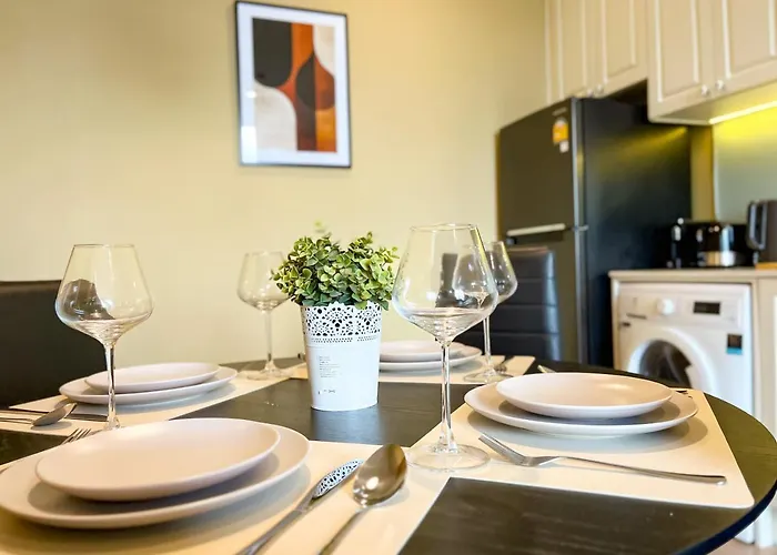 Near Bts L Large 50 Sqm L Luxury Facilities L Rooftop Pool