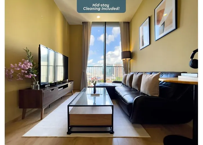 Near Bts L Large 50 Sqm L Luxury Facilities L Rooftop Pool Holiday home Bangkok