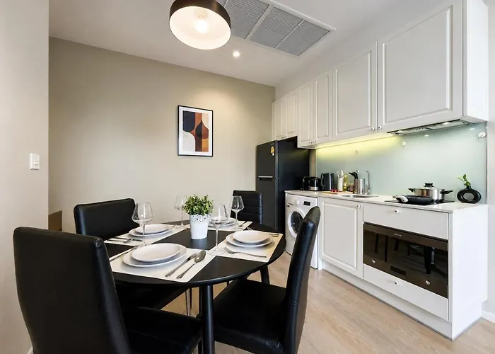 Near Bts L Large 50 Sqm L Luxury Facilities L Rooftop Pool Holiday home Bangkok