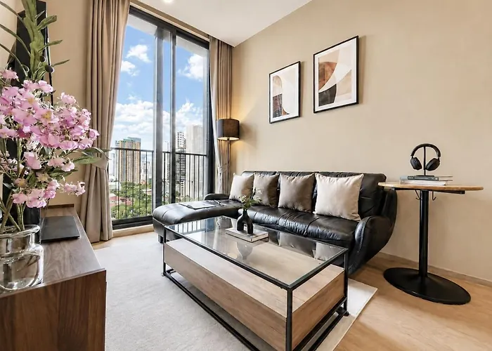 Near Bts L Large 50 Sqm L Luxury Facilities L Rooftop Pool