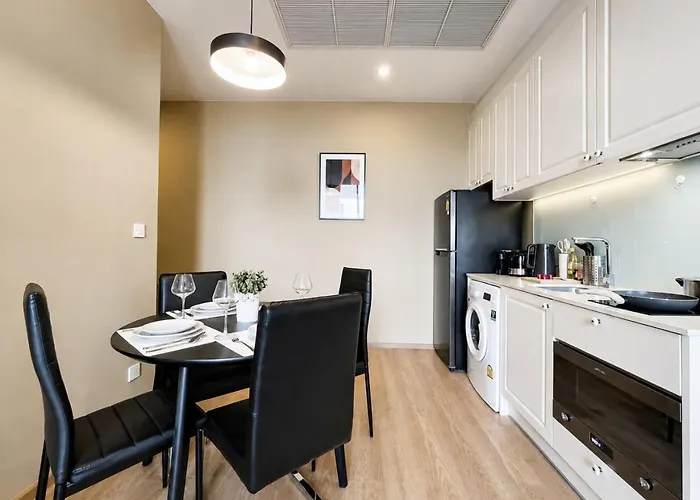 Near Bts L Large 50 Sqm L Luxury Facilities L Rooftop Pool