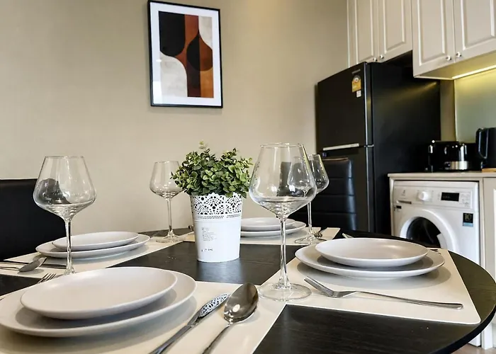 Near Bts L Large 50 Sqm L Luxury Facilities L Rooftop Pool Holiday home Bangkok