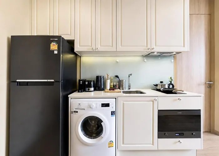 Near Bts L Large 50 Sqm L Luxury Facilities L Rooftop Pool *