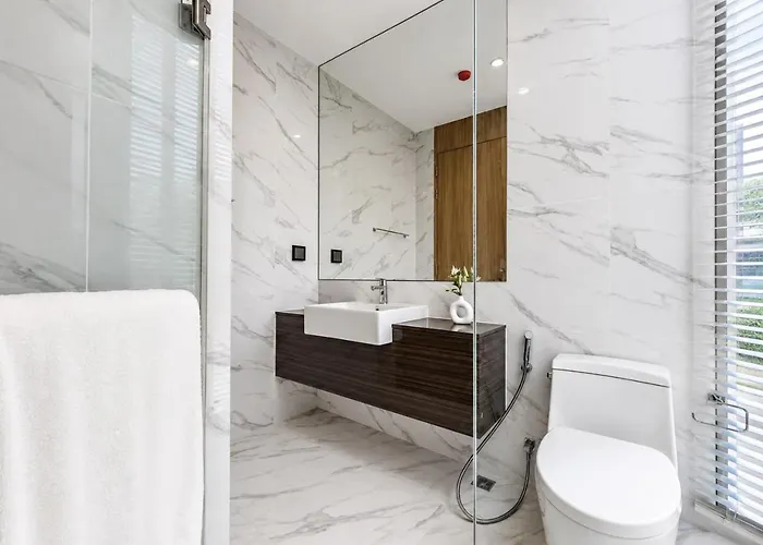 Near Bts L Large 50 Sqm L Luxury Facilities L Rooftop Pool Bangkok