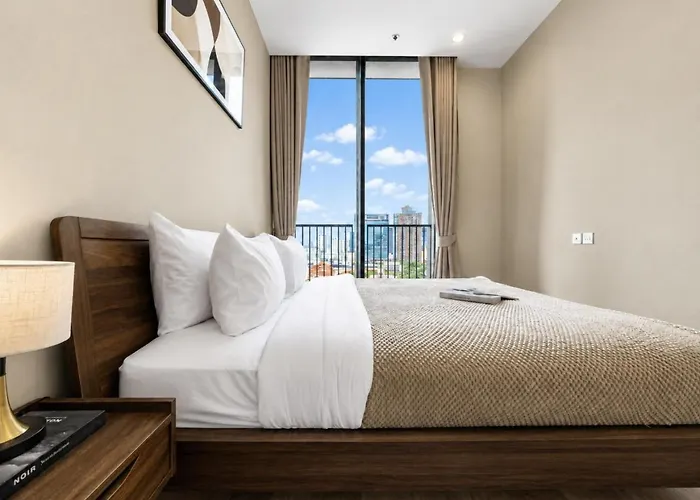 Near Bts L Large 50 Sqm L Luxury Facilities L Rooftop Pool * Bangkok