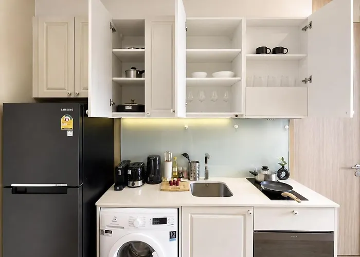 Near Bts L Large 50 Sqm L Luxury Facilities L Rooftop Pool Holiday home