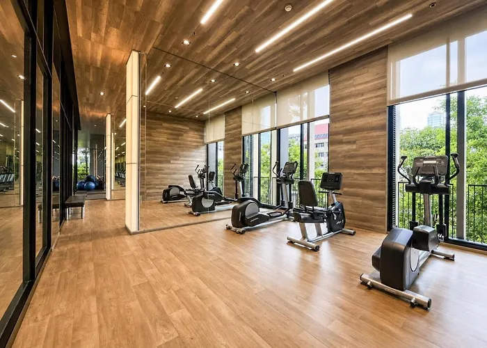 Near Bts L Large 50 Sqm L Luxury Facilities L Rooftop Pool * Bangkok