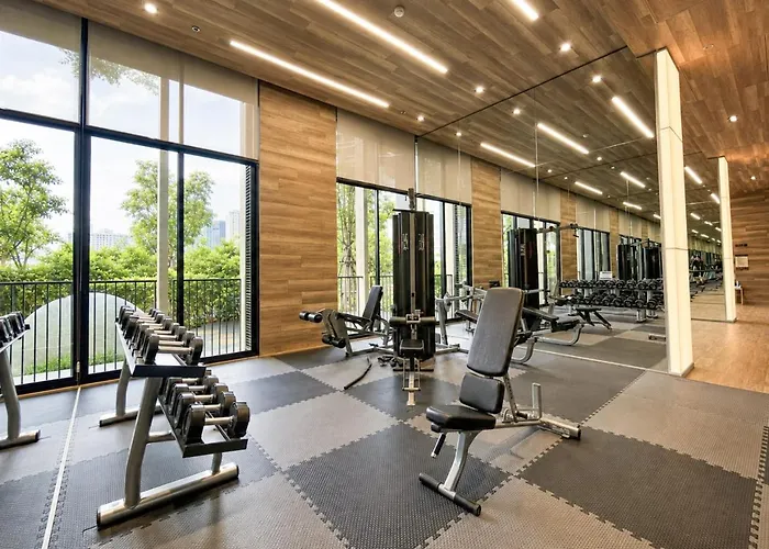 Near Bts L Large 50 Sqm L Luxury Facilities L Rooftop Pool * Bangkok