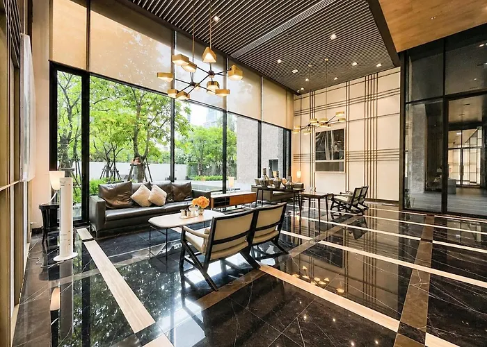 Near Bts L Large 50 Sqm L Luxury Facilities L Rooftop Pool *