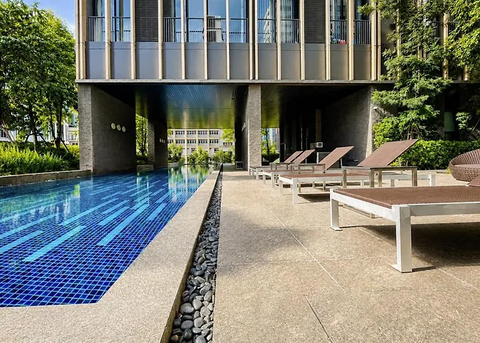 Near Bts L Large 50 Sqm L Luxury Facilities L Rooftop Pool *